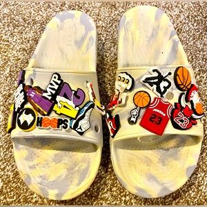 CROCS Unisex Kids Classic Slide Sandal Boys Girls J4 W/sports Jib-bits